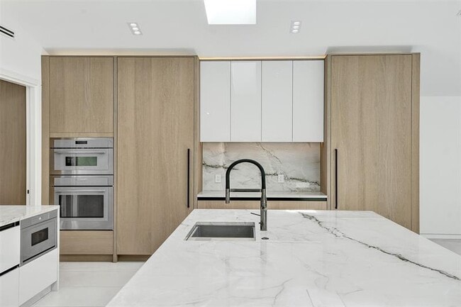 Building Photo - 2800 Banyan Blvd Cir NW