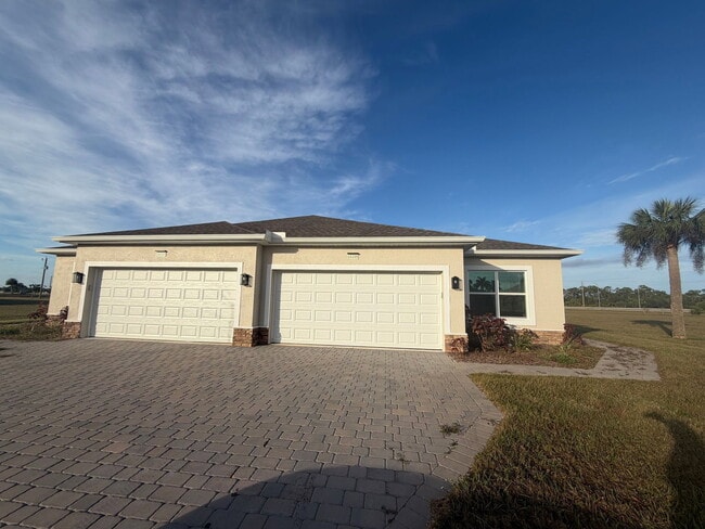 Building Photo - 16105 Badalona Dr
