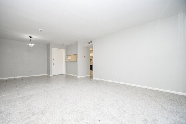 Building Photo - 8433 Hearth Dr