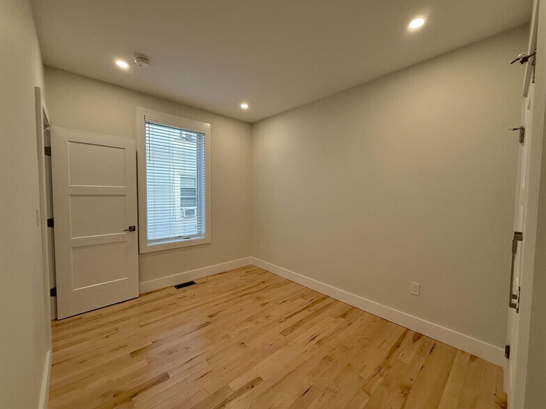 Building Photo - 19 Gorham St