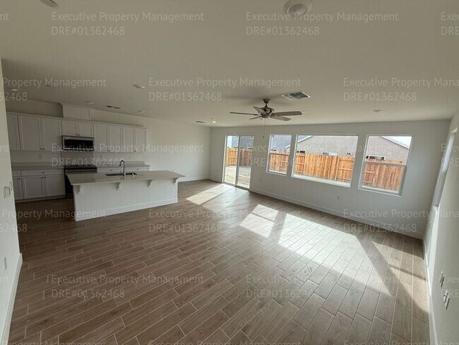 Building Photo - Newly constructed 3 bedroom/ 3 bathroom ho...