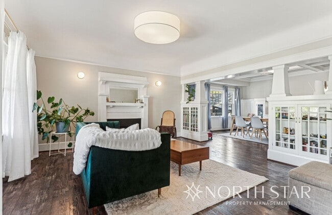 Building Photo - Beautifully Remodeled Classic Craftsman in Prime Portland Location