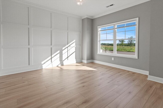 Building Photo - MOVE IN Special....1st Month's Rent Free!!!