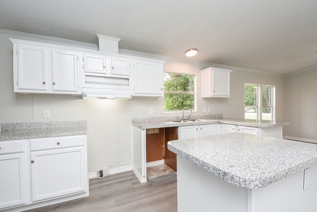 Building Photo - Be part of this cozy community at Roy Harris Loop