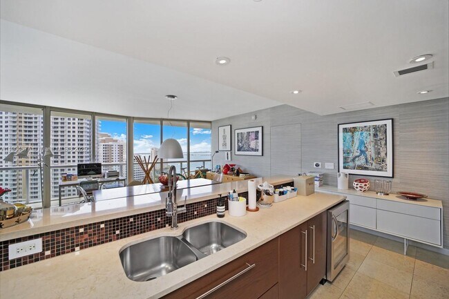 Building Photo - 465 Brickell Ave