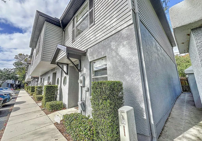 Building Photo - Charming 2-Bedroom, 1 Bathroom Townhome in...