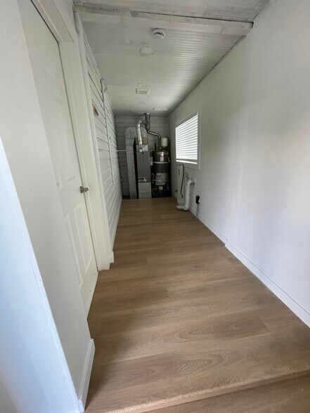 Building Photo - 501 Burnett Ave S