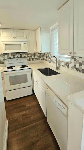 Building Photo - 1501 Crescent Cir