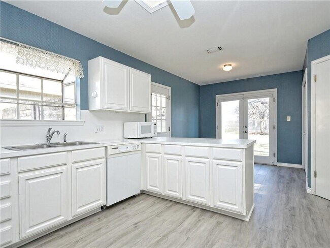 Building Photo - 5409 Grover Ave