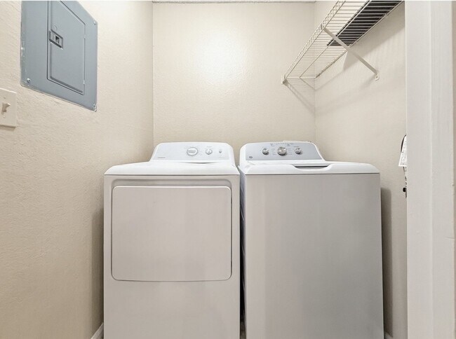 Building Photo - 3rd Floor 2/2 Condo near Millenia Mall with private patio