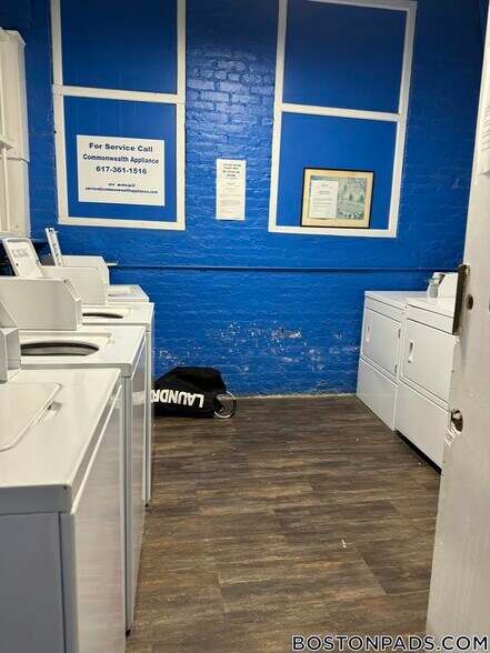 Building Photo - 31 Park Dr