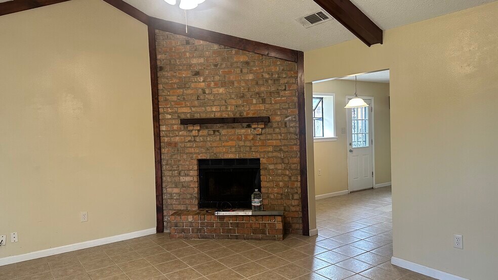 Building Photo - 8011 Dwyer Rd