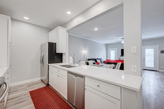 Building Photo - 8077 El Mundo St