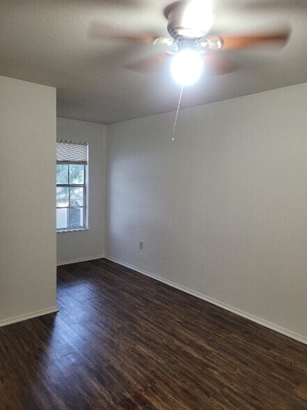 Building Photo - 1603 Columbia Arms Cir