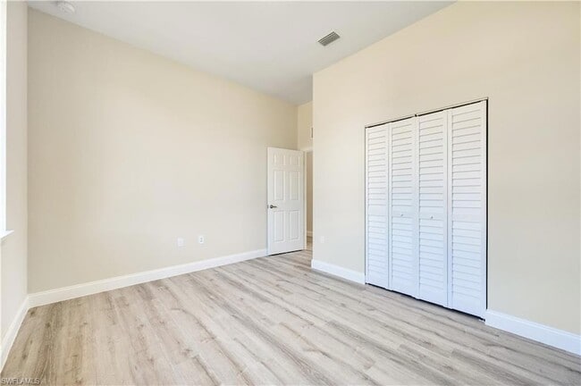 Building Photo - 1132 Cummings St E