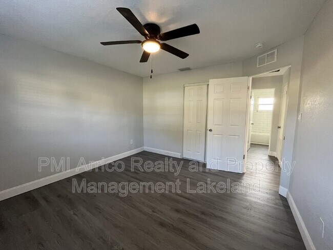 Building Photo - 1717 Bush Ave