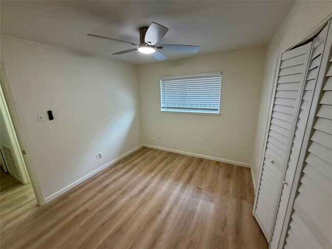 Building Photo - 3428 Hickory Ln