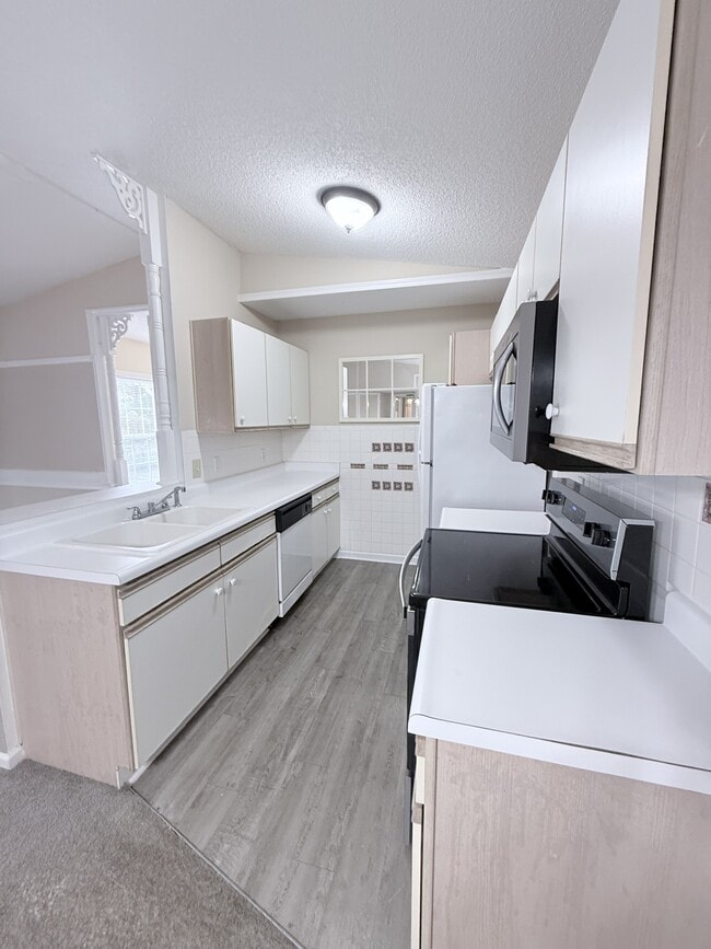 Building Photo - 8558 Hopkins Cir