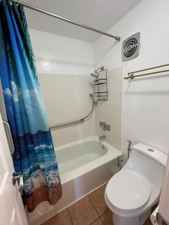 Building Photo - Royal Kahana Top Floor 2 bed/2bath