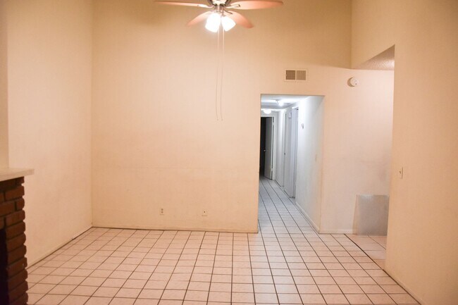 Building Photo - Cypress (125-127) South