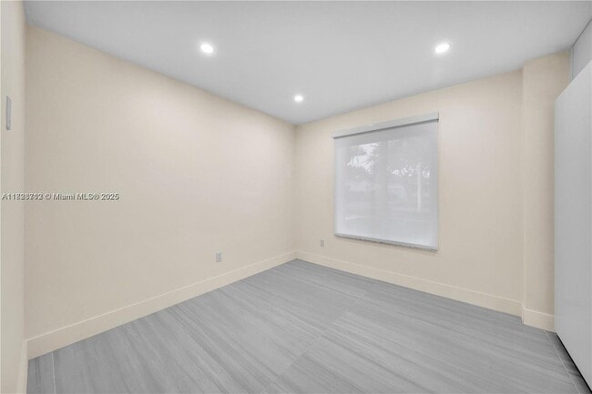 Building Photo - 5020 SW 92nd Ave