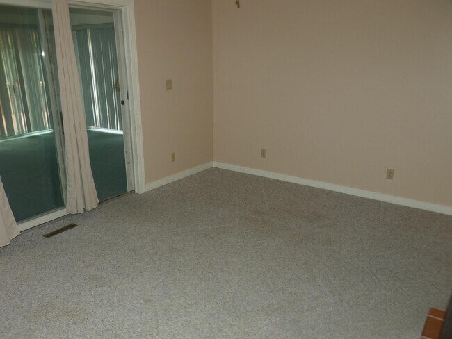 Building Photo - 10451 Edgehill Ln