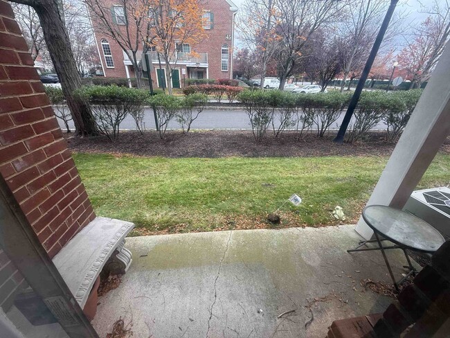 Building Photo - 10 Society Hill Dr N