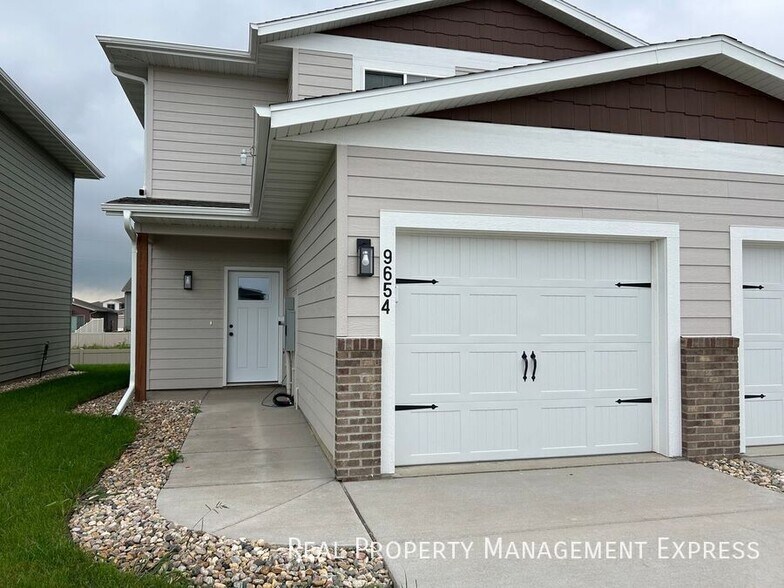 Primary Photo - 2 Bedroom 1.5 Bathroom Home for Rent