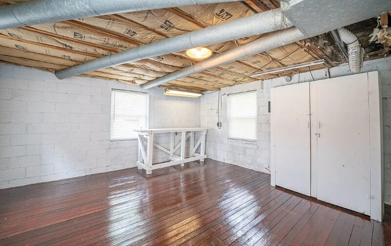 Building Photo - 935 Somerset Dr