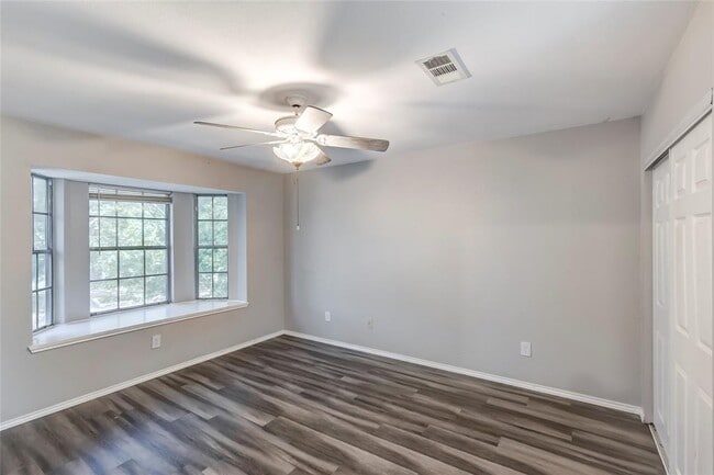 Building Photo - 6415 Jennings Dr