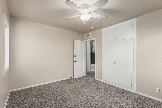 Building Photo - 1635 S Meade St