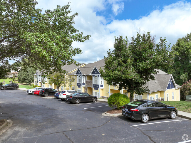 Building Photo - The Villas at Pebble Creek