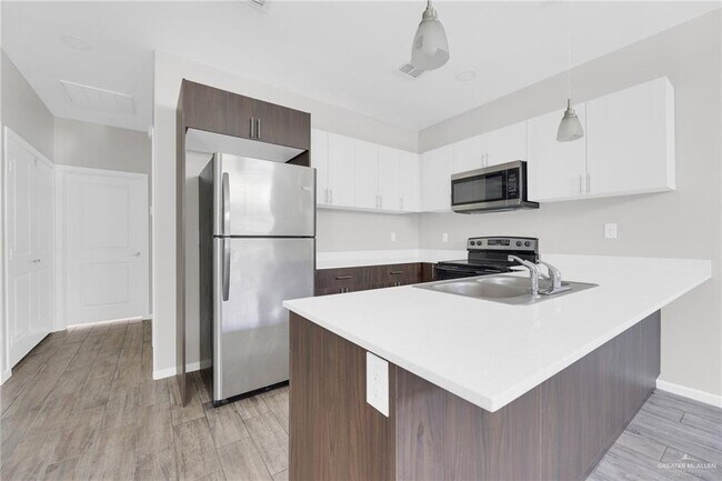 Building Photo - 15 S Colt Ln