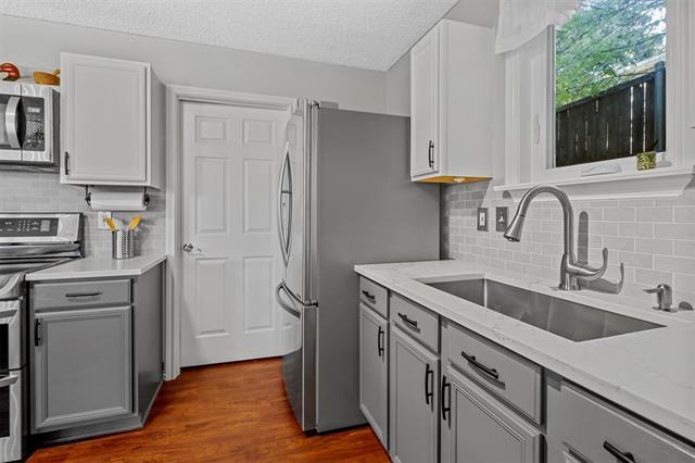 Building Photo - 2202 Barton Springs Dr