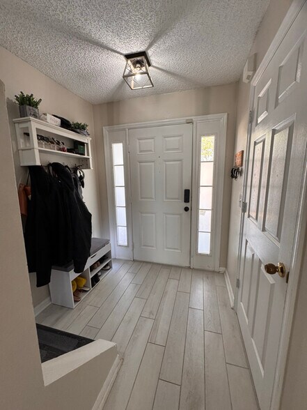 Building Photo - 11317 Ivy Flower Loop