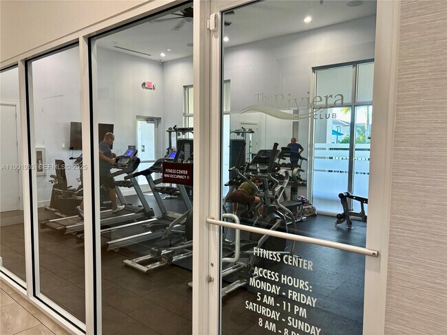 Building Photo - 1020 SE 26th Ter