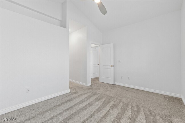 Building Photo - 3004 Sun Lake Dr