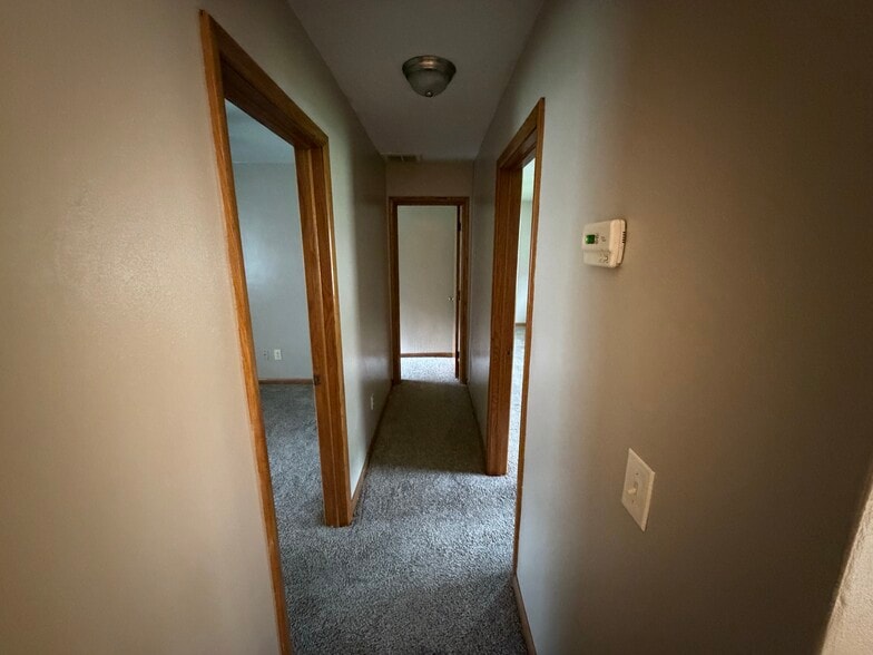 Building Photo - 1805 Pinewood Dr