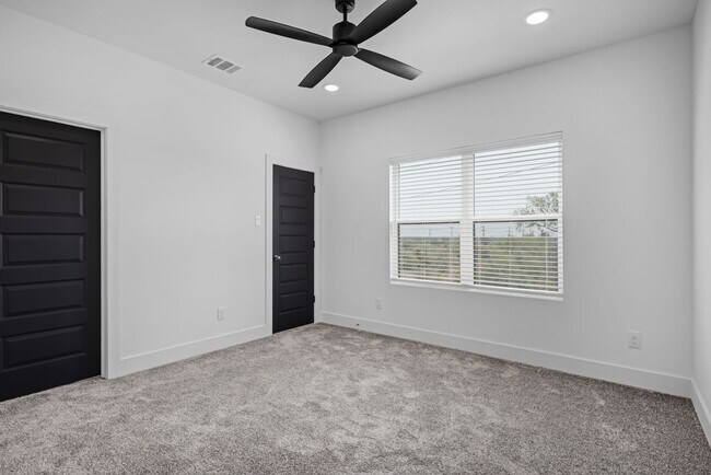 Building Photo - NOW LEASING!  4 bed, 4.5 bath modern home