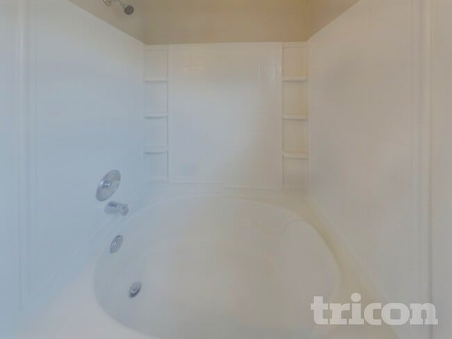 Building Photo - 175 Cascade Dr