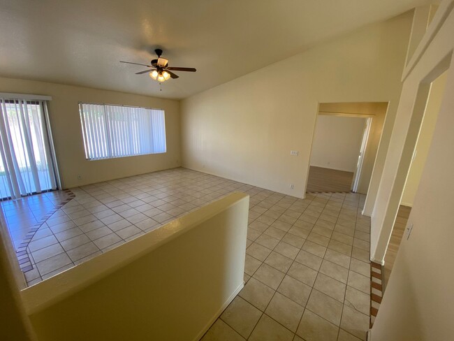 Building Photo - Corner Lot Property 3 bedroom 2 Bath