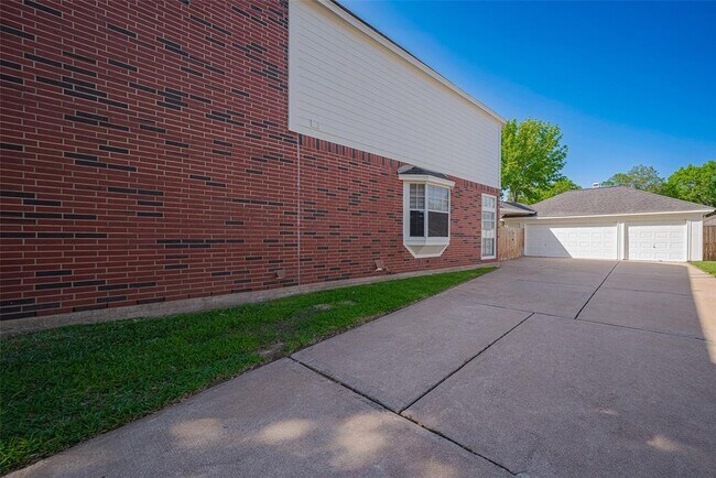 Building Photo - 4707 Gladesdale Park Ln