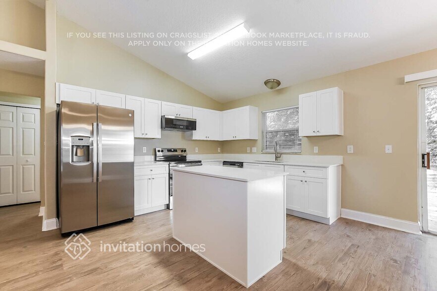 Building Photo - 423 Woodview Dr