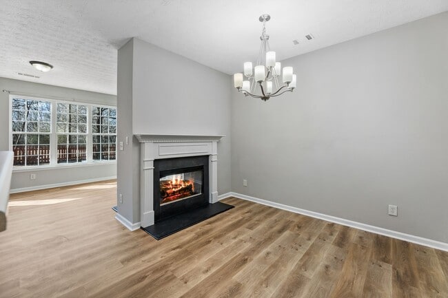 Building Photo - 2/2.5 Townhome in Great Flowery Branch loc...