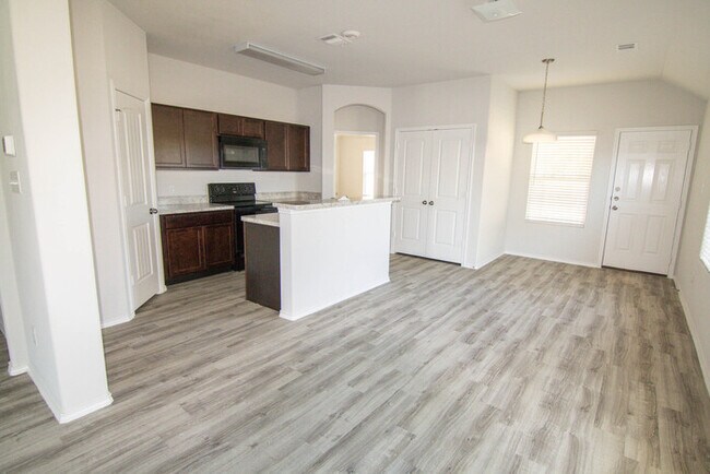 Building Photo - 1105 Marquis Dr