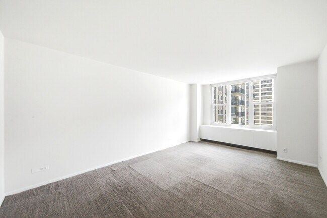 Building Photo - 400 E Randolph St