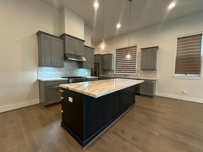 Building Photo - Charming Three Bedroom in Houston!