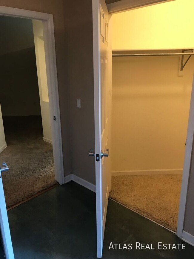 Building Photo - 15475 E Andrews Dr