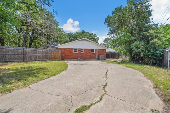 Building Photo - 514 Canyon Ridge Dr