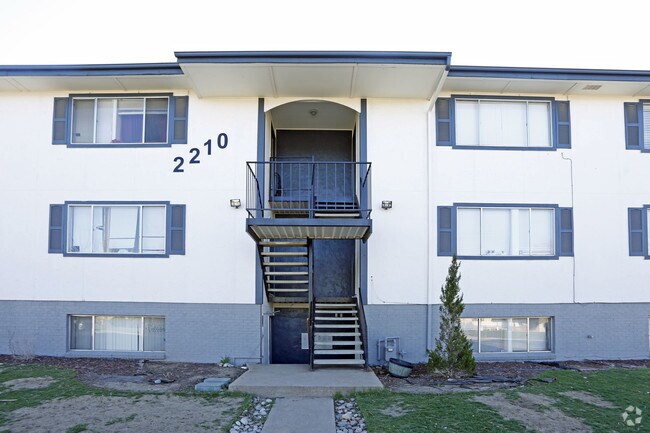 Building Photo - 2210 S Dexter St